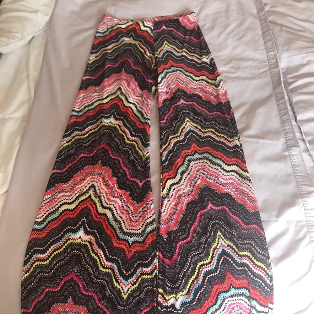 Wide leg pattern stretch pants